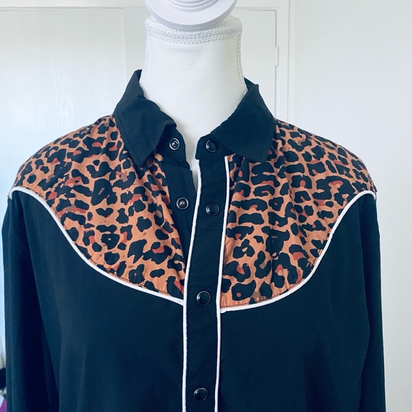 Chic Black and Leopard Print Women's Bodysuit - Picture 4 of 11